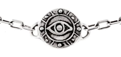 Eye Medallion - heavy link choker | Chokers, Dnd characters, Richie gecko