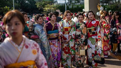 Young Japanese celebrate Coming of Age Day - CGTN