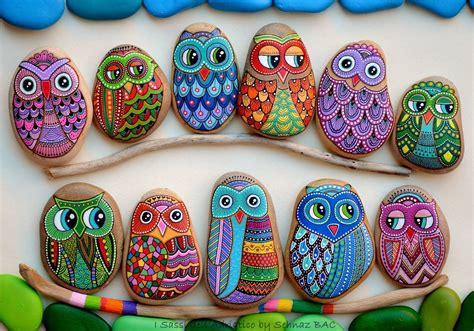 How To Paint Stones and Pebbles | Stone art, Hand painted stones ...