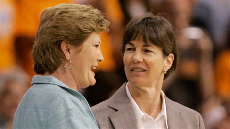 Lady Vols: Tara VanDerveer and Pat Summitt's relationship never wavered