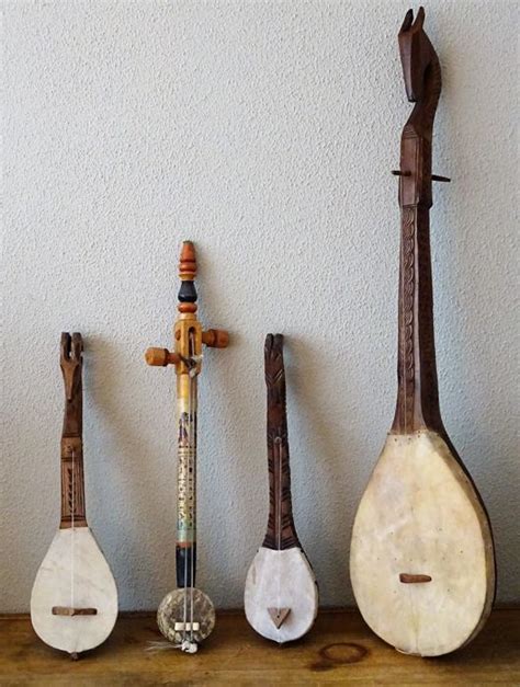 4 decorative African string instruments - Catawiki