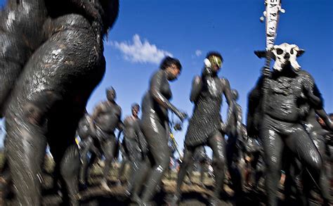 Bloco da Lama - 11/05/2018 - Cotidiano - Fotografia - Folha de S.Paulo