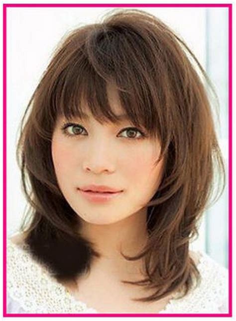 20 Best Medium Haircuts with Bangs and Layers for Round Faces