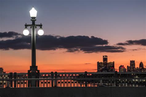 Downtown Detroit Skyline from the MacArthur Bridge to Belle Isle : r ...