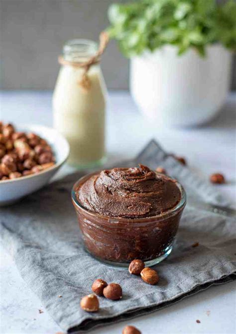 Healthy Homemade Nutella Recipe | Vegan & 4 Ingredients Only!