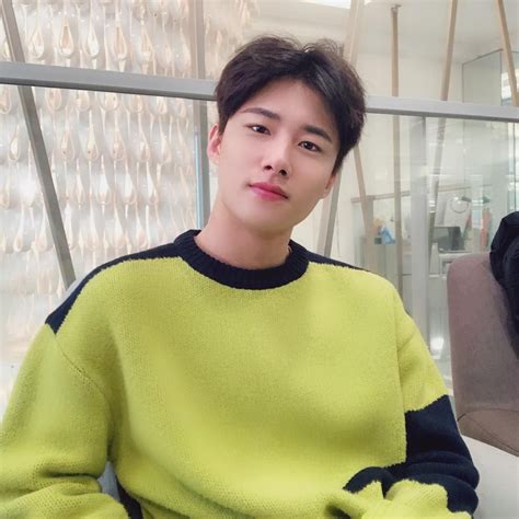 서지훈 on Instagram: “🤢 🍏 🍐 🥑 💚” | Korean actors, Asian actors, Kim min-jae