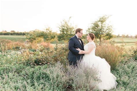 Romantic Early Mountain Vineyard Wedding