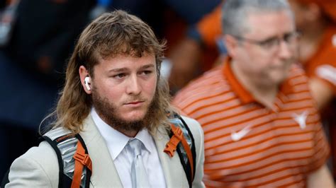 Texas QB Quinn Ewers Cracks Up At Hilarious College Gameday Sign