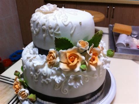 Homemade sweet treats....: Fondant wedding cake delivered to Batu Kikir....