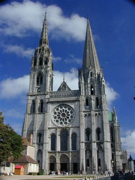 Catedral de Chartres (Francia) La catedral de Chartres es un edificio de la iglesia católica ...