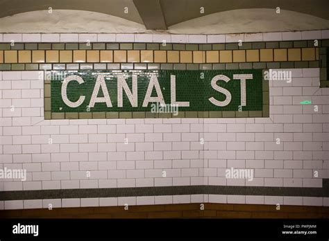 Canal street subway station hi-res stock photography and images - Alamy