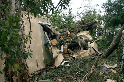 File:Hurricane damage to mobile home in Davie Florida.jpg - Wikipedia, the free encyclopedia