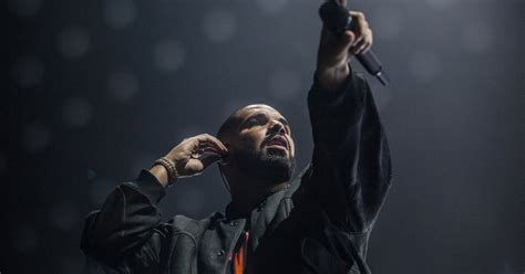 Review: Drake Opens Tour in Austin, Rapping, Singing and Sneering - The New York Times