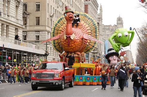 Macy's Thanksgiving Day Parade 2018: Parade Route, Time & What to Know - Thrillist