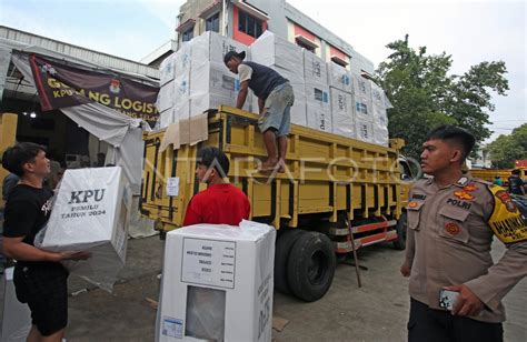 Logistik Pemilu 2024 mulai didistribusikan | ANTARA Foto