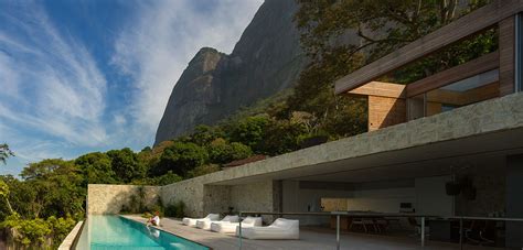 Luxurious modern house in Rio de Janeiro, Brazil by Studio Arthur Casas ...