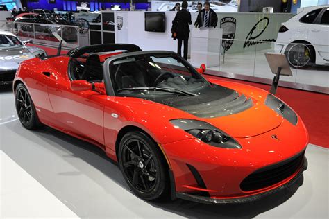 The Original Tesla Roadster isn't as Unfamiliar as it Looks