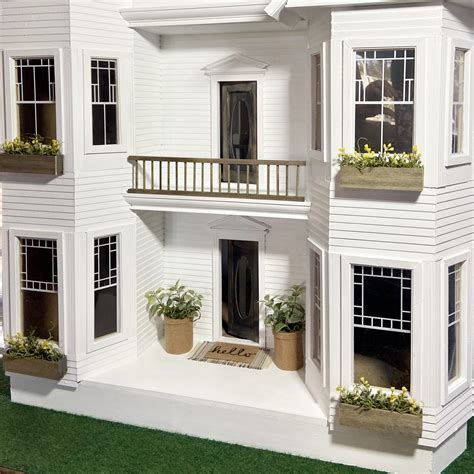 Small-Scale Charm: DIY Dollhouse Ideas for Your Front Porch