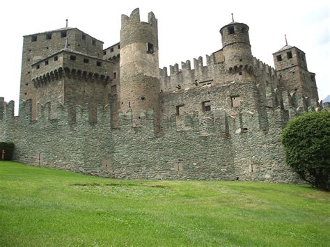 Castle in Valle d'Aosta | Italian castle, Castle, Valle