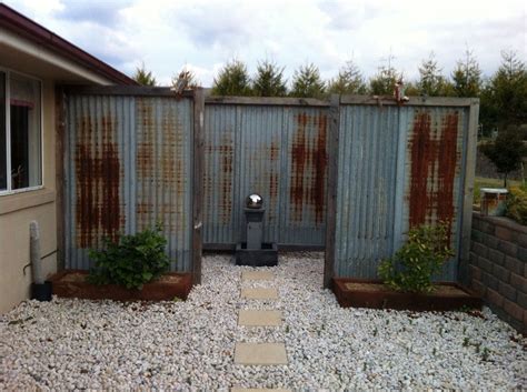 b1a1b948b2ccd8e00455f5b917730243.jpg 1,200×896 pixels | Corrugated metal fence, Iron fence ...