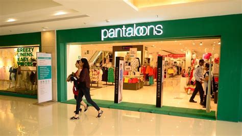 Pantaloons sacks 25 of its employees for singing national anthem, # ...