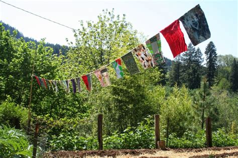 DIY Garden Flags - A Mountain Hearth