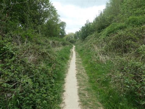 Public footpath from Kirkthorpe to... © Christine Johnstone :: Geograph ...