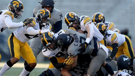 Iowa football: Hawkeyes' defense turns Illinois game around behind Nixon, Golston