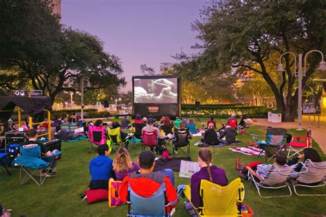 5 Outdoor Movie Theaters Perfect For a Cozy Night Out » ¡Que Onda Magazine!