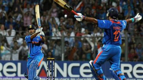 Paddy Upton explains MS Dhoni's 'brave decision' in 2011 World Cup final | Crickit