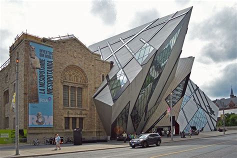 Royal Ontario Museum is one of the very best things to do in Toronto