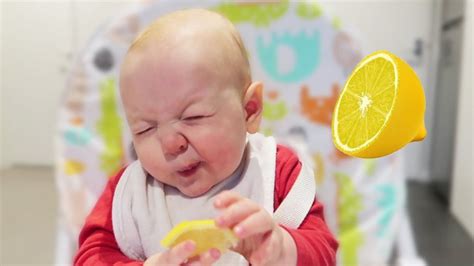 11 Ekspresi Kocak Bayi Makan Lemon, Bikin Ikutan Merem Saat Melihatnya