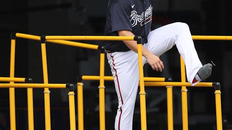 Martin heals from playoff injury, Braves boast deep bullpen