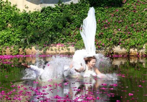 Hilariously Embarrassing Wedding Moments…(24 Pics)