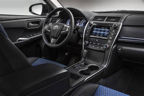 Sporty Interior Features of the 2016 Toyota Camry - Toyota of Ardmore