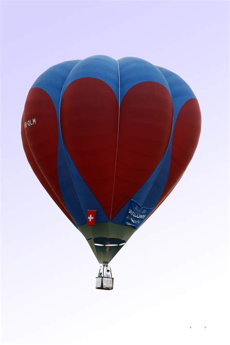 File:Hot air balloon with hearts.jpg - Wikimedia Commons