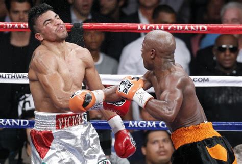 Powerful Boxing Punches (36 pics)