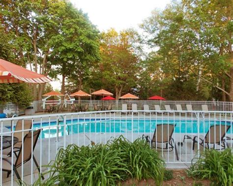 Waterbury Inn Details : Hopaway Holiday - Vacation and Leisure Services