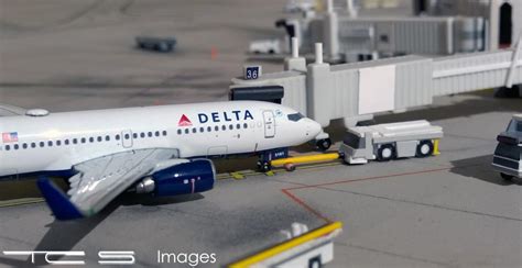 * Gemini Jets, Delta 737-700, up close... - Wings900 Discussion Forums