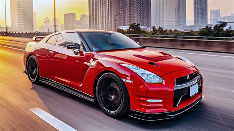 5 Reasons Why We Love The R35 Nissan GT-R (And, 5 Reasons Why We Don't)