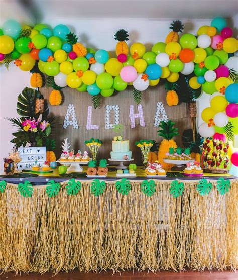 sprinklesandstreamers.com | Hawaiian birthday party, Luau birthday party, Hawaiian party theme