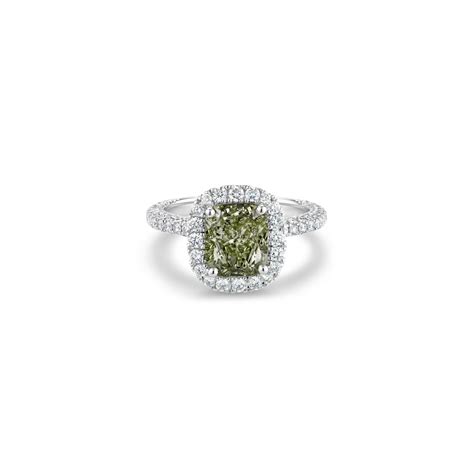 Aura Fancy Yellow-Green Cushion-Cut Diamond Ring | De Beers US