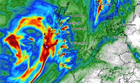 UK storm warning: Tornado threat as hurricane-force winds lash Britain in horror maps | Weather ...