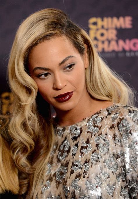 Beyonce Knowles Deep Side Parting Long Hairstyle with Waves for Fall ...