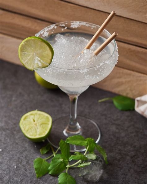 Classic Frozen Margarita Cocktail Recipe - Delice Recipes