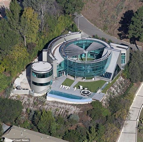 Destruíram a casa de Justin Bieber! - MundoTKM | Hotel | Celebrity houses, Beverly hills houses ...