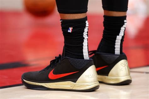 DeMar DeRozan Gets Kobe Shoes Laid Out for Him Before Games - Sports ...