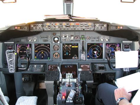 Boeing 737-700 Cockpit | Air Berlin 737-700 after landing in… | Flickr