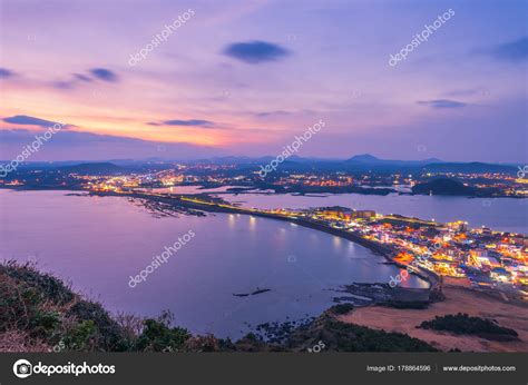 Sunset at Jeju Do Seongsan Ilchulbong , Jeju Island at Night, So — Stock Photo © nattanai #178864596