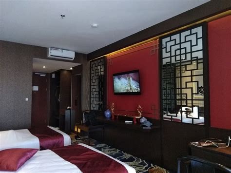 Senyum World Hotel Rooms: Pictures & Reviews - Tripadvisor